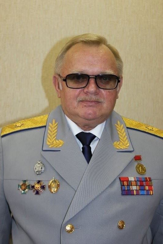 Служил в мирное время