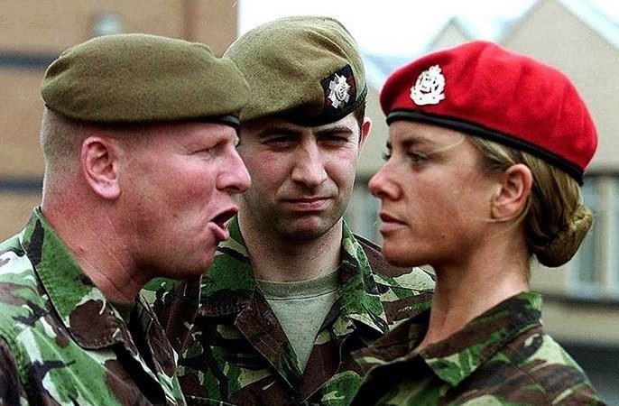 Как женщины могут справиться с гендерными проблемами в вооруженных силах